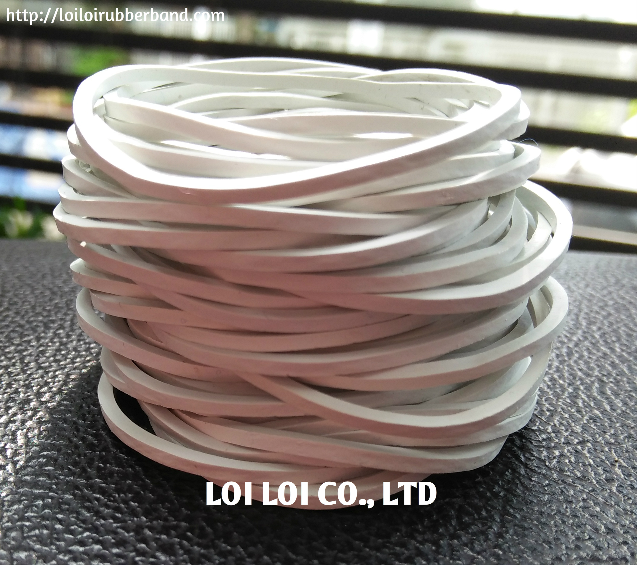 White compound rubber band use in office